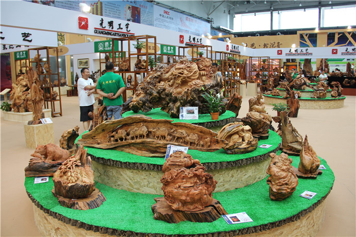 光明北沉香系列產(chǎn)品在中國(guó)（東北亞）森林博覽上受追捧