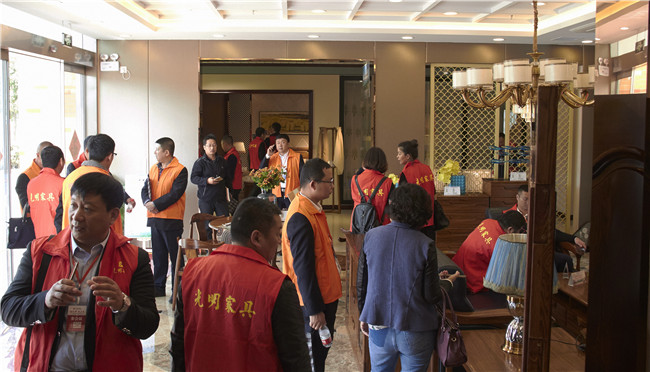 光明集團召開春季家具新品發(fā)布暨招商大會