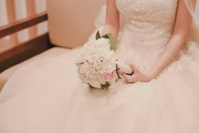 “買套實木家具，送你個老婆！你虧不虧？”