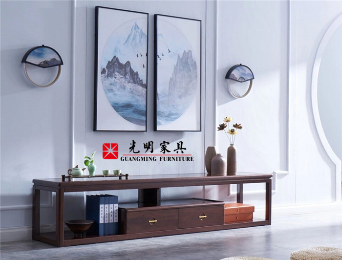 電視上墻實木電視柜有用嗎？